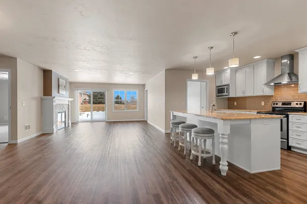 $419,900 | 1242 Pond View Circle, Unit 18, De Pere, WI 54115