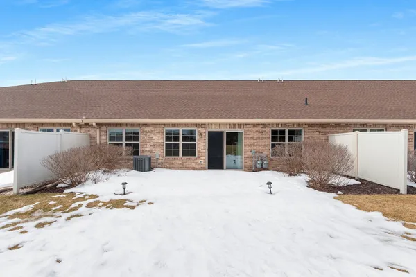 $419,900 | 1242 Pond View Circle, Unit 18, De Pere, WI 54115