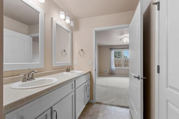 $419,900 | 1242 Pond View Circle, Unit 18, De Pere, WI 54115