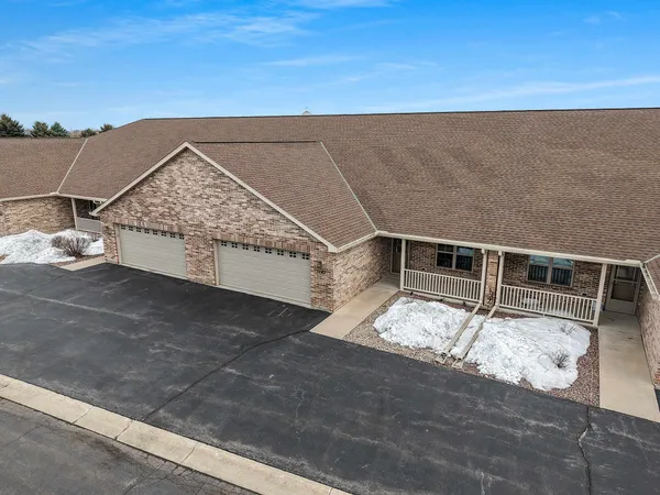 $419,900 | 1242 Pond View Circle, Unit 18, De Pere, WI 54115