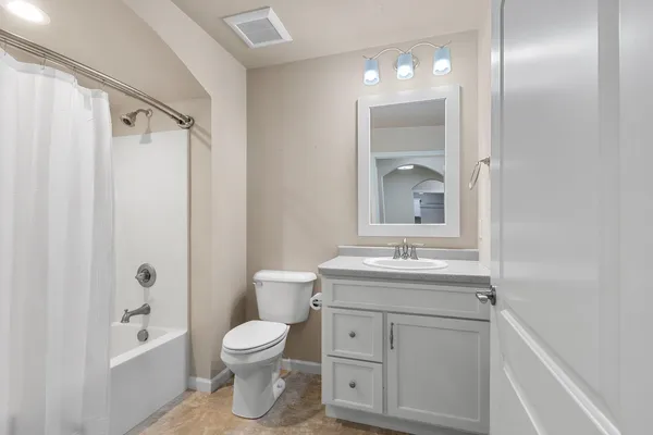 $419,900 | 1242 Pond View Circle, Unit 18, De Pere, WI 54115