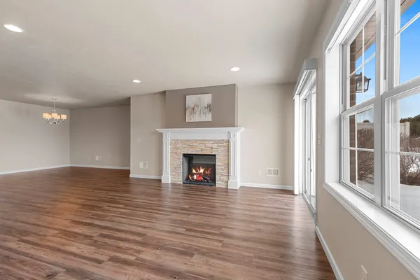 $419,900 | 1242 Pond View Circle, Unit 18, De Pere, WI 54115