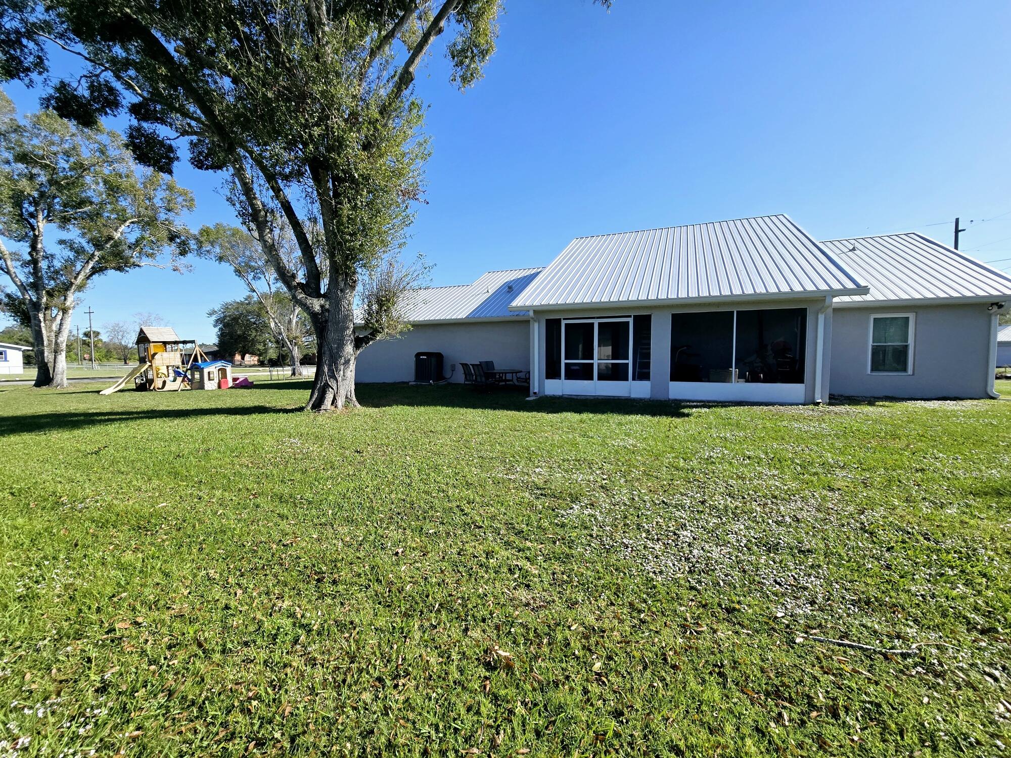 603 Northwest 11th Avenue Okeechobee, FL 34972 - Photo 4 of 28 a front view of a house with a yard