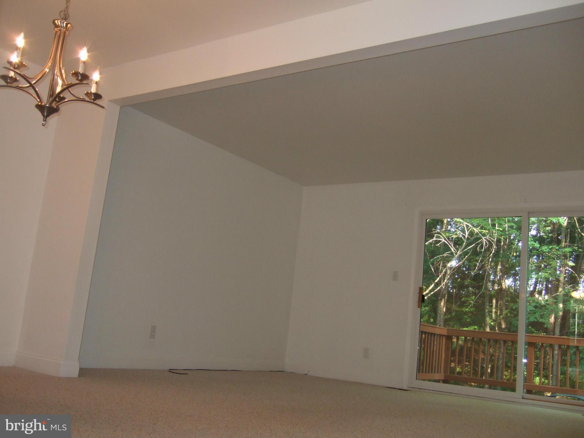 2623 Ebony Road Baltimore, MD 21234 - Photo 2 of 14 Living Room