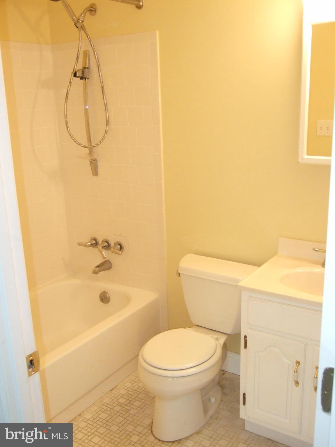 2623 Ebony Road Baltimore, MD 21234 - Photo 10 of 14 Bath