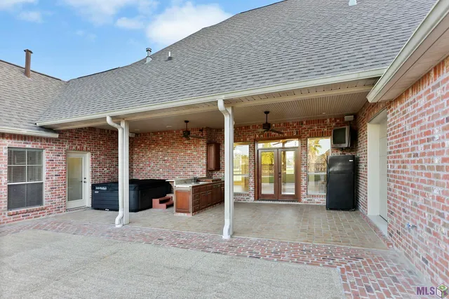 $575,000 | 40010 Farm Road, Gonzales, LA 70737