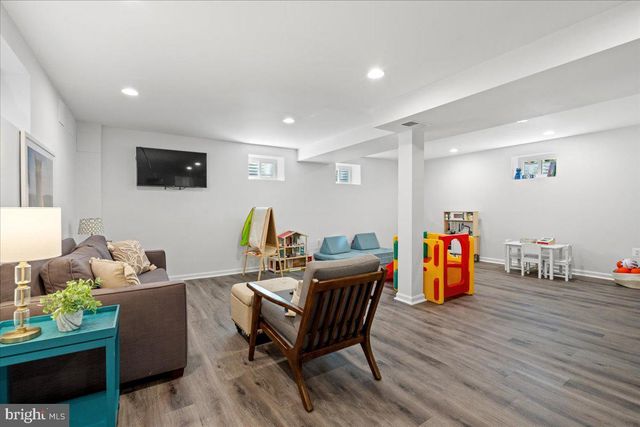 $890,810 | 2510 Crest Street, Alexandria, VA 22302