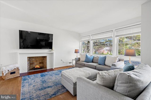 $890,810 | 2510 Crest Street, Alexandria, VA 22302