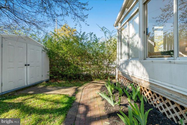 $890,810 | 2510 Crest Street, Alexandria, VA 22302