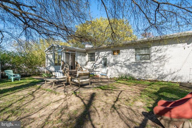 $890,810 | 2510 Crest Street, Alexandria, VA 22302