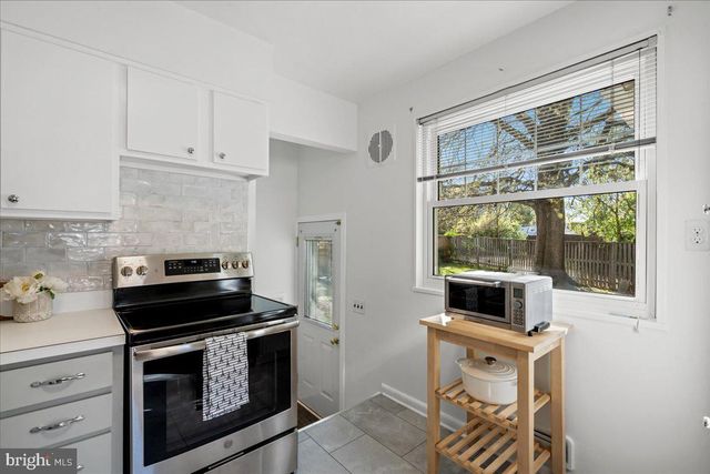 $890,810 | 2510 Crest Street, Alexandria, VA 22302