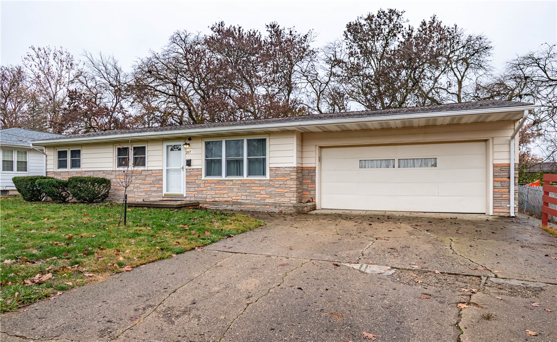 207 Wayside Avenue Decatur, IL 62521 - Photo 2 of 19