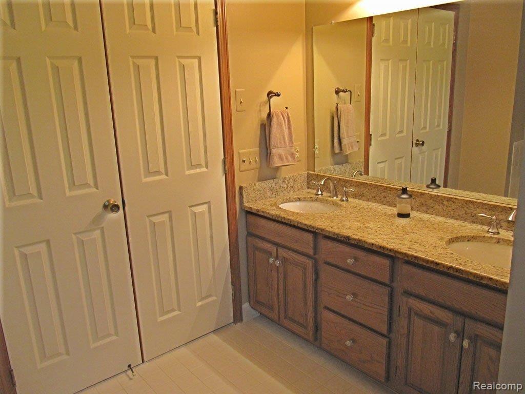 2007 Edgemont Court Rochester, MI 48306 - Photo 11 of 12 Master Bath