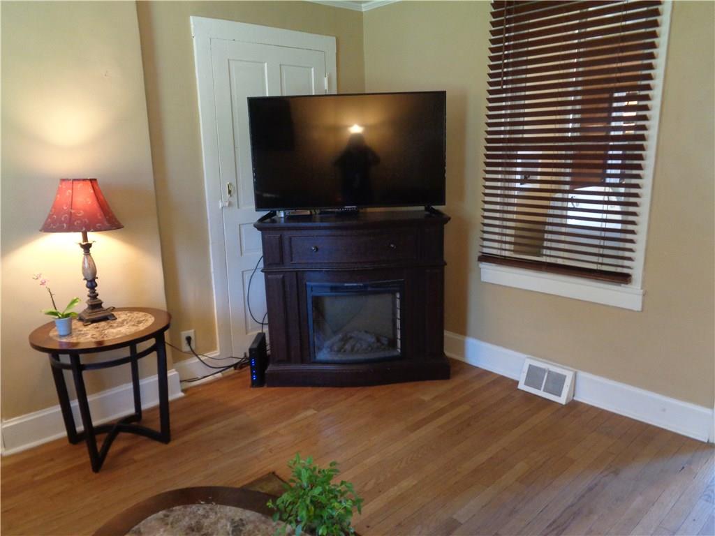 147 Grimplin Road Vanderbilt, PA 15486 - Photo 12 of 25 LIVING ROOM