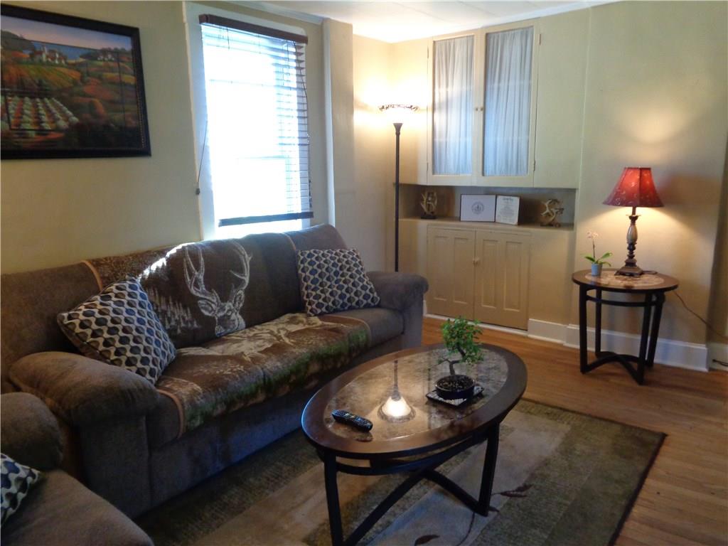 147 Grimplin Road Vanderbilt, PA 15486 - Photo 10 of 25 LIVING ROOM