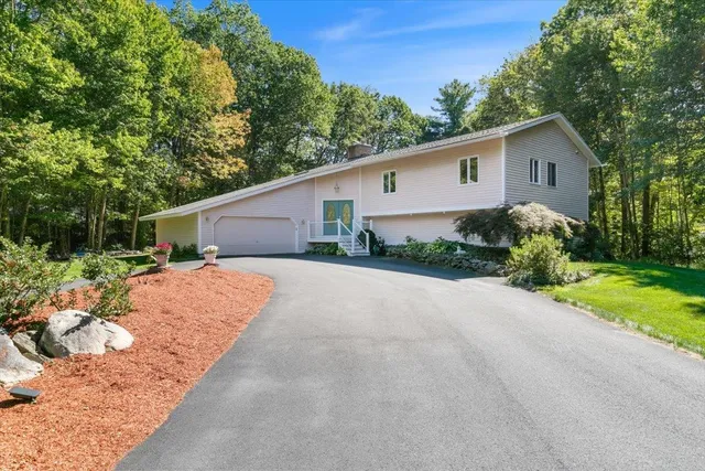 $775,000 | 12 Oriole Road, Windham, NH 03087