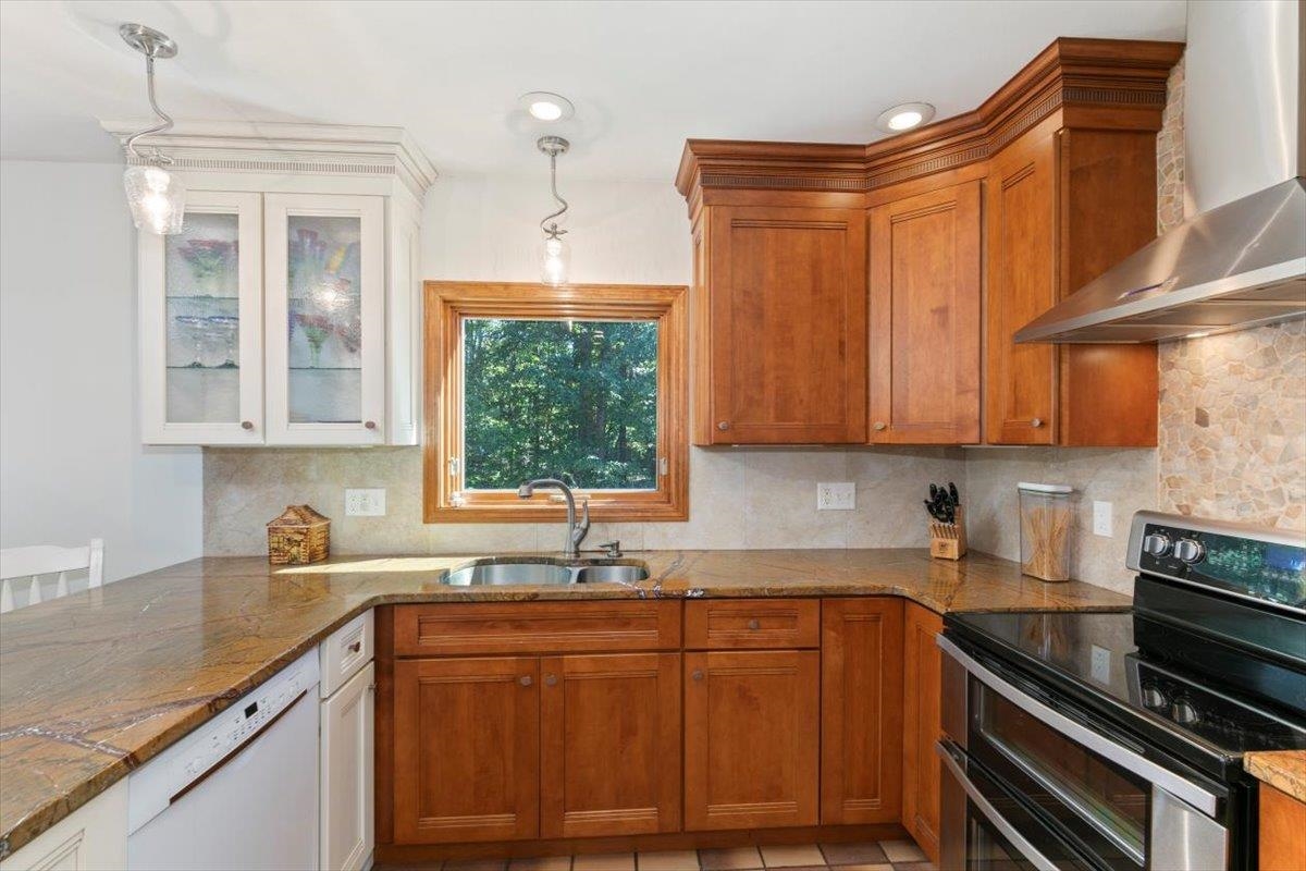 12 Oriole Road Windham, NH 03087 - Photo 16 of 51