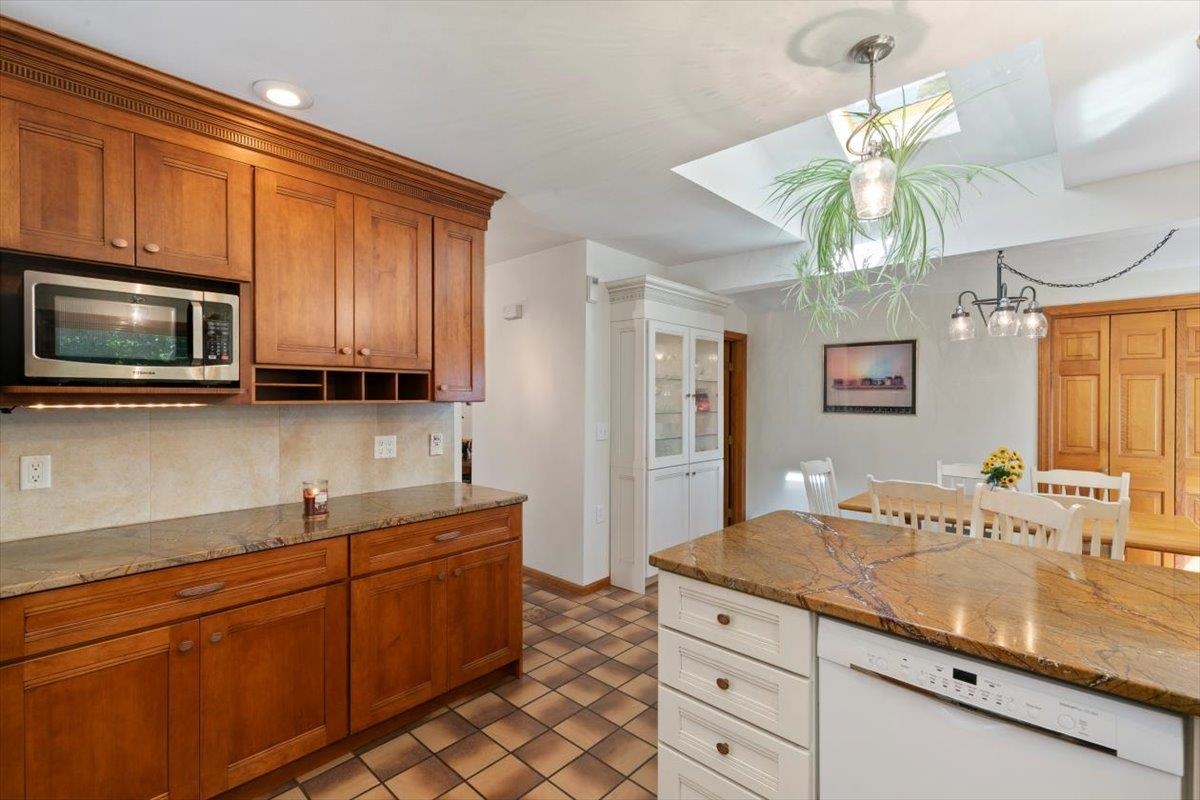 12 Oriole Road Windham, NH 03087 - Photo 17 of 51