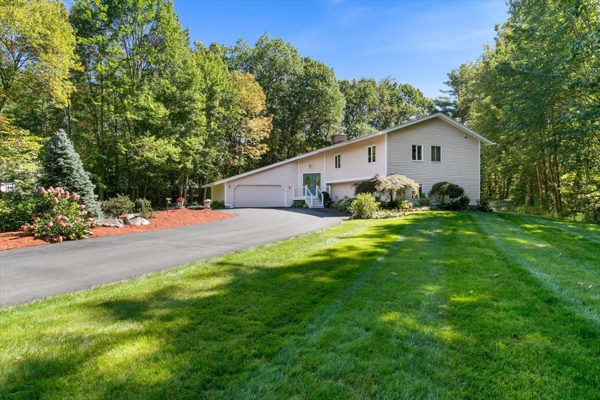 12 Oriole Road Windham, NH 03087 - Photo 2 of 51