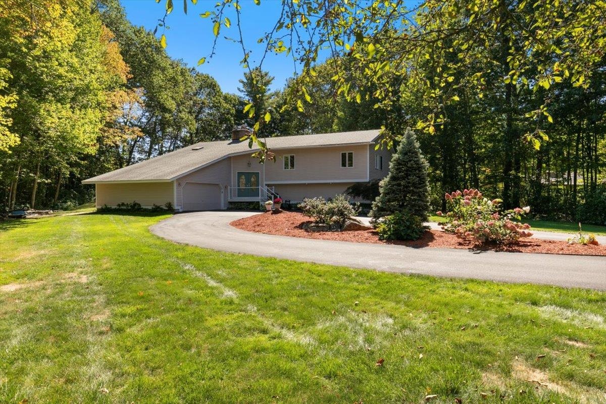 12 Oriole Road Windham, NH 03087 - Photo 3 of 51