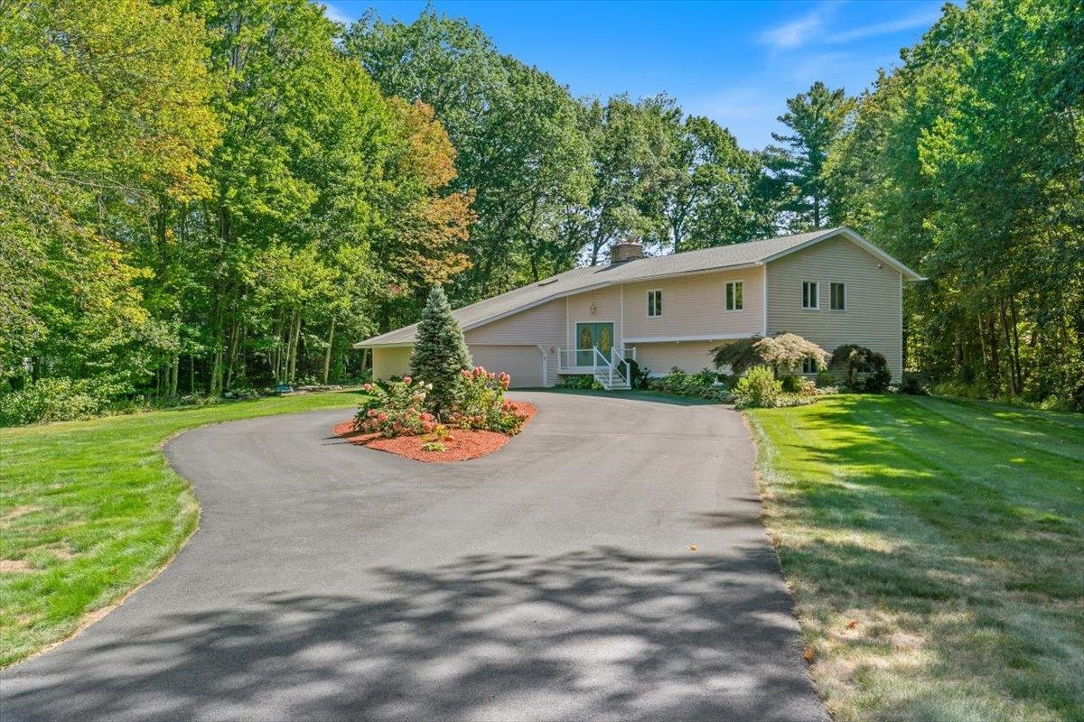 12 Oriole Road Windham, NH 03087 - Photo 4 of 51