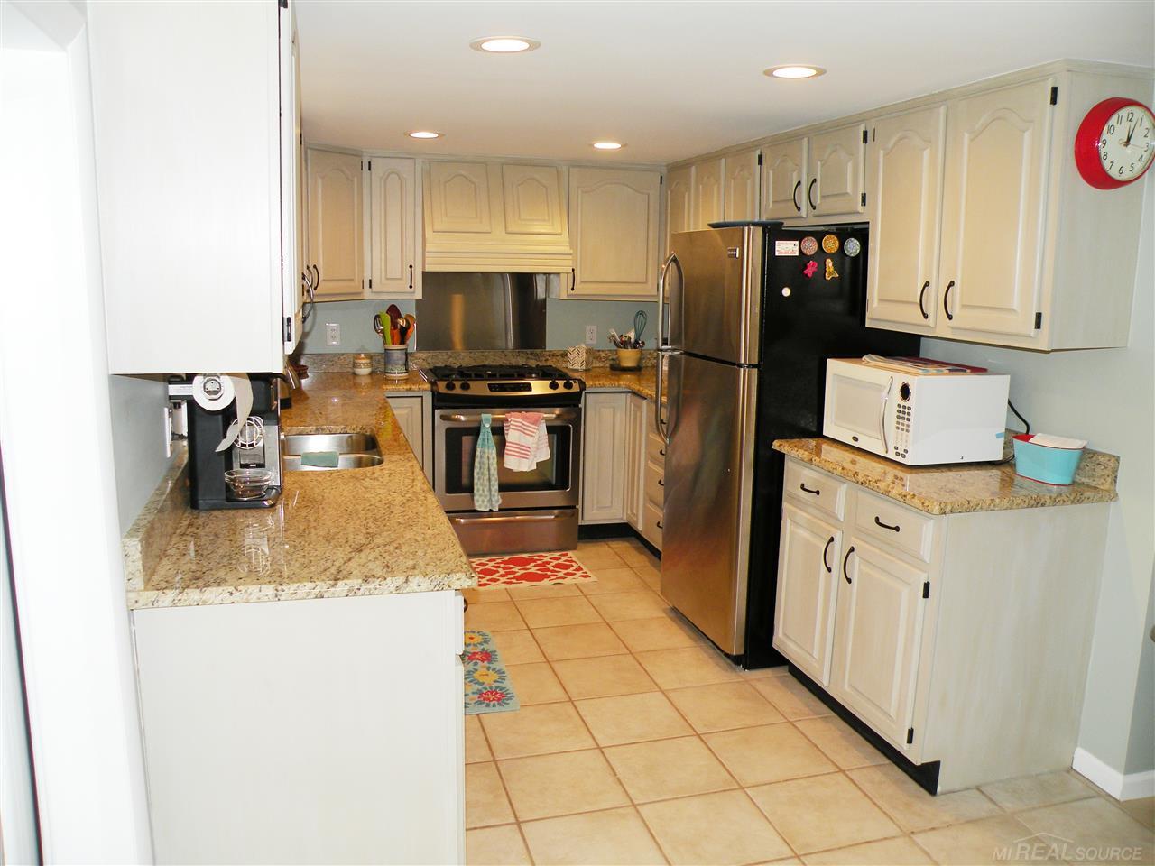 2381 Lakeshore Road Applegate, MI 48401 - Photo 17 of 49 31363950-16.JPG