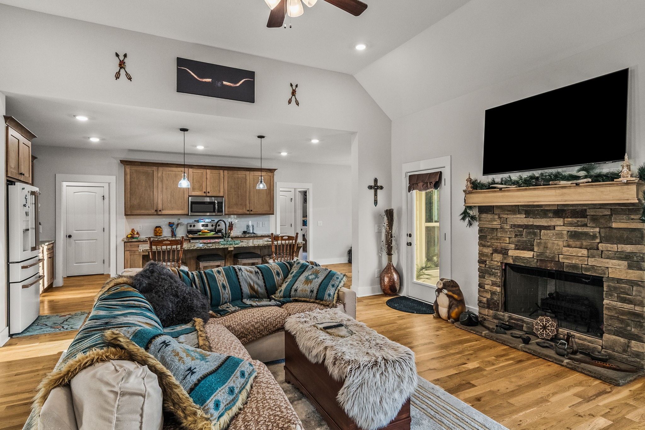 3378 New Hall Road Greenbrier, TN 37073 - Photo 25 of 83 a living room with furniture and a flat screen tv