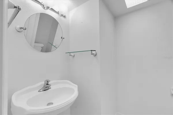 $1,900 | 4902 38th Way South, Unit 109, St. Petersburg, FL 33711