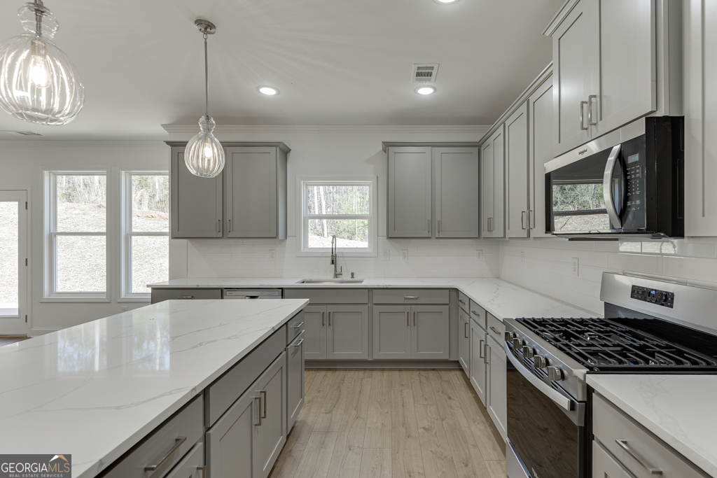 997 Lakeview Drive Commerce, GA 30529 - Photo 13 of 42