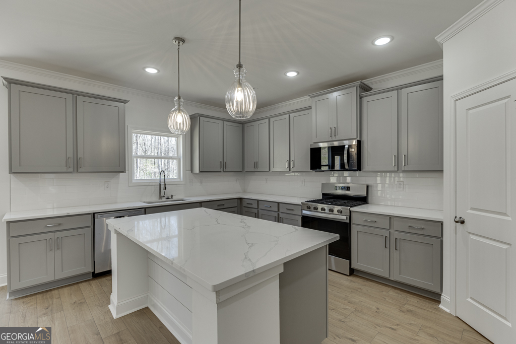 997 Lakeview Drive Commerce, GA 30529 - Photo 8 of 42