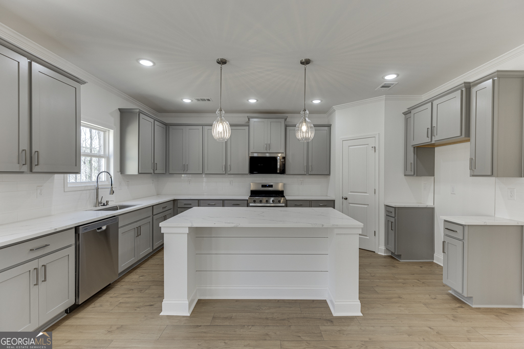 997 Lakeview Drive Commerce, GA 30529 - Photo 9 of 42