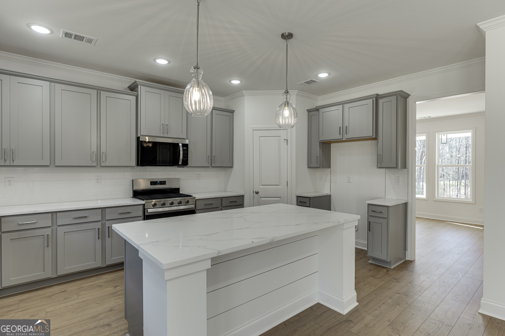 997 Lakeview Drive Commerce, GA 30529 - Photo 10 of 42