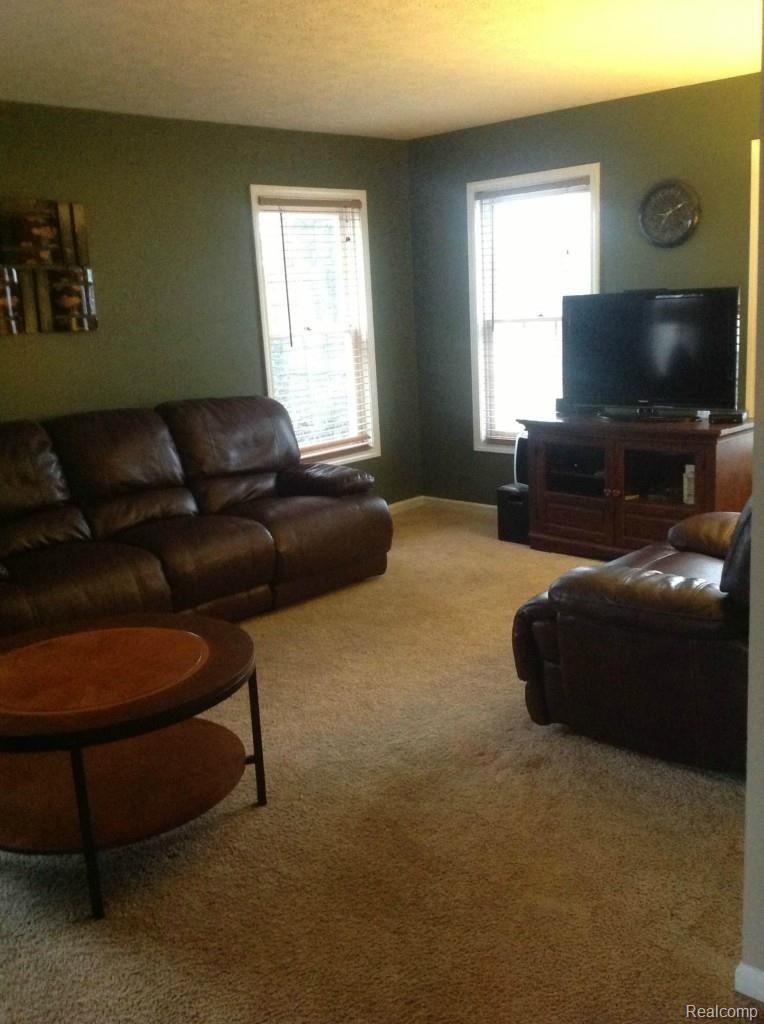 6300 Baker Road Howell, MI 48843 - Photo 9 of 16 Living Room (2).jpg