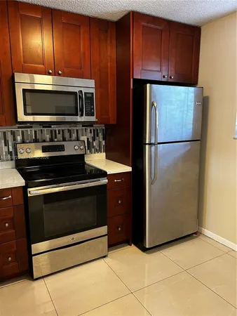 $2,100 | 713 Northwest 103rd Terrace, Unit 203, Pembroke Pines, FL 33026
