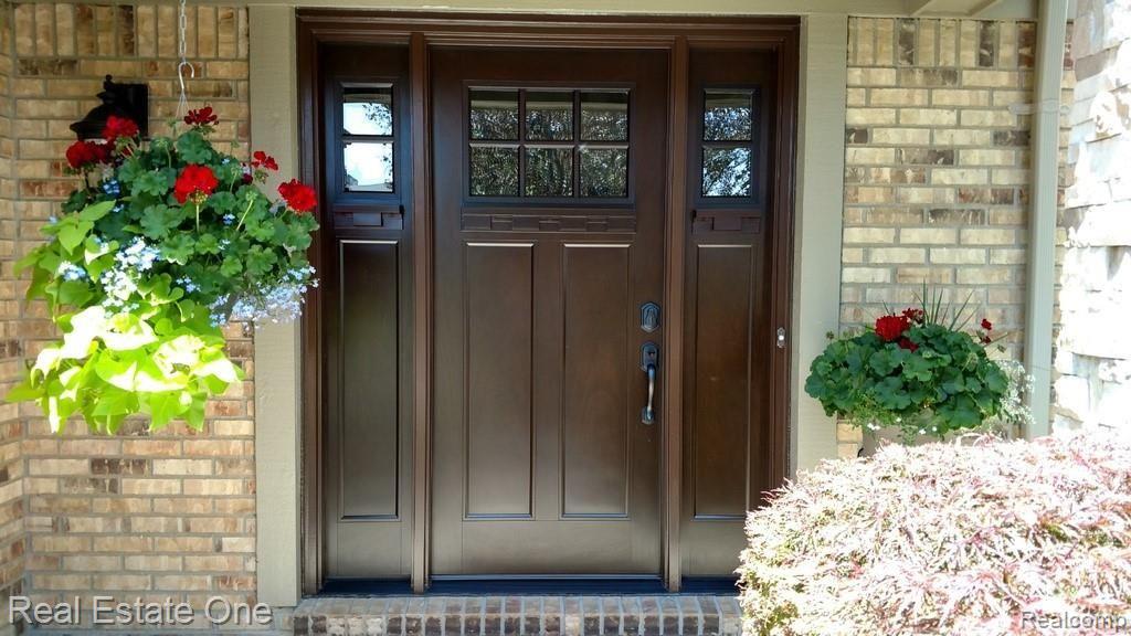 2392 Pleasant View Drive Rochester Hills, MI 48306 - Photo 3 of 39