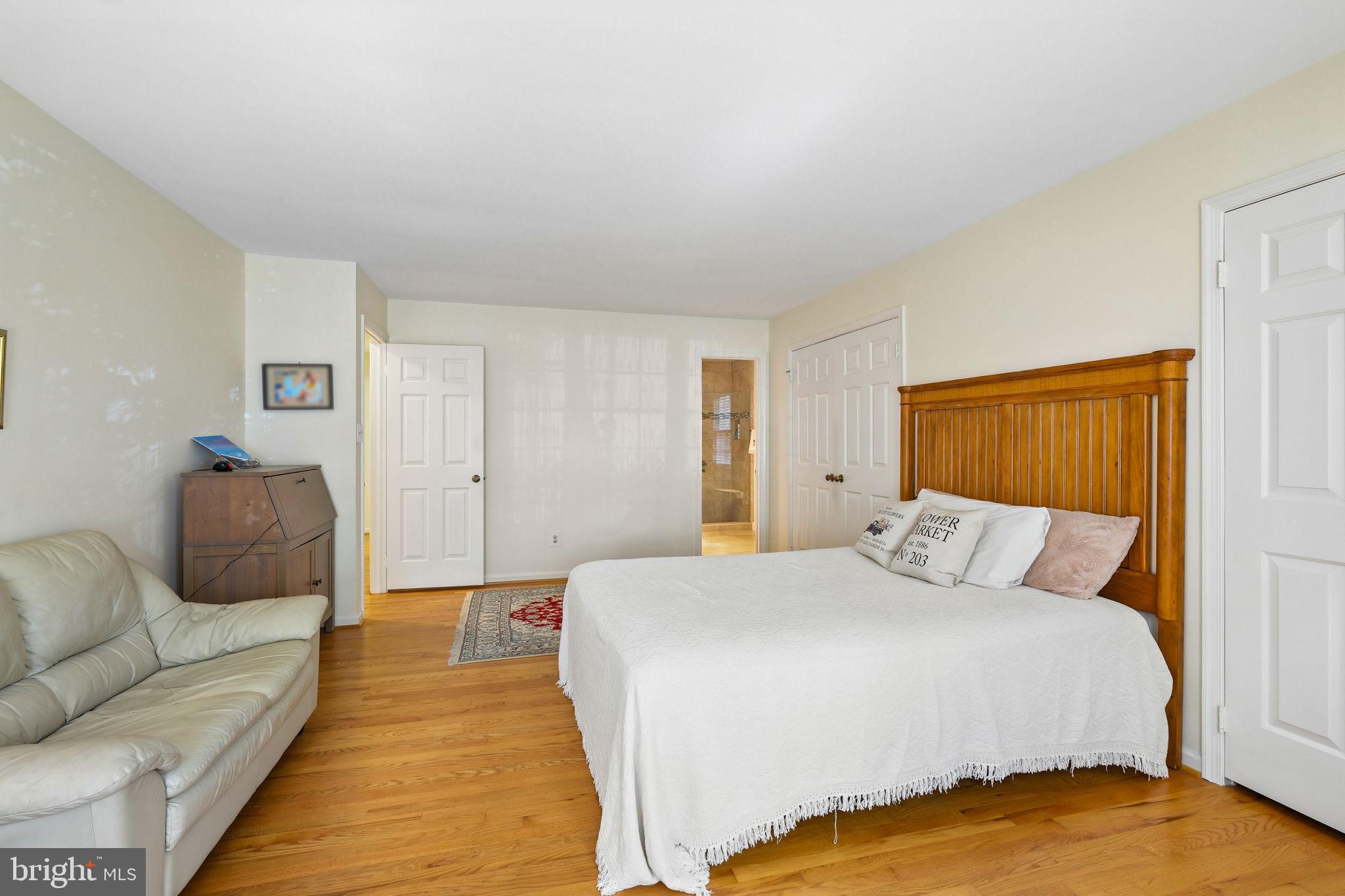 11900 Canfield Road Potomac, MD 20854 - Photo 19 of 44 Primary Suite