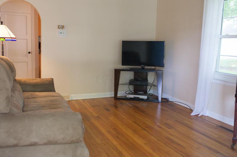 340 Chase Road Columbus, OH 43214 - Photo 4 of 30