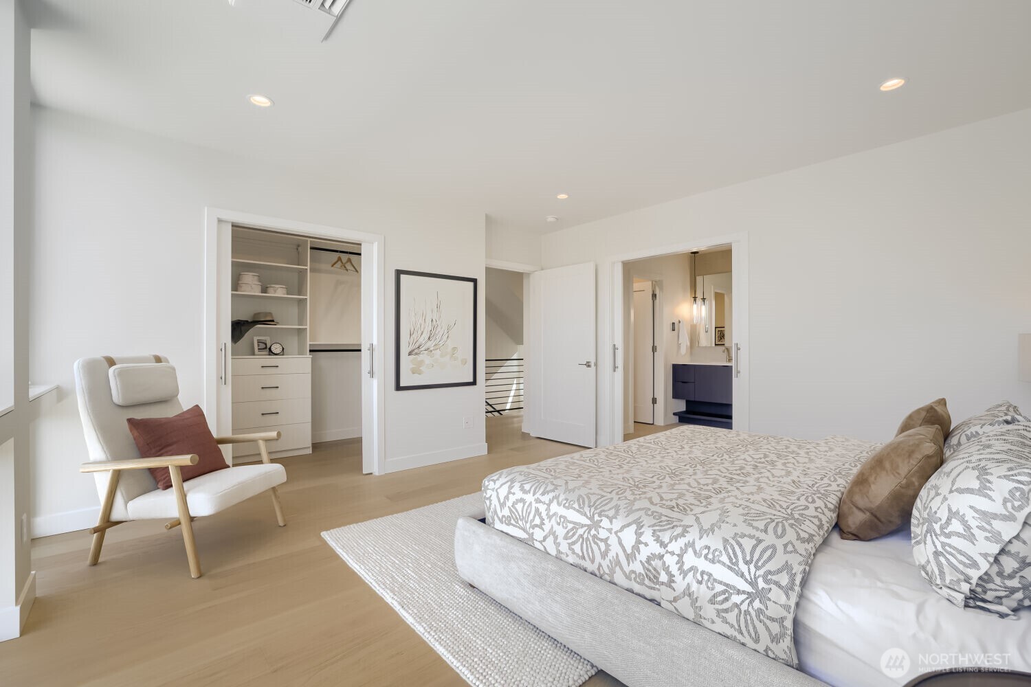 813 Northeast 90th Street Seattle, WA 98115 - Photo 10 of 35