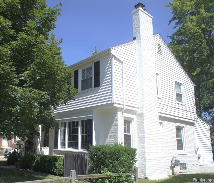 1340 Vernier Road Grosse Pointe Woods, MI 48236 - Photo 1 of 24