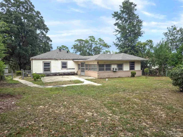 a view of a house with a backyard