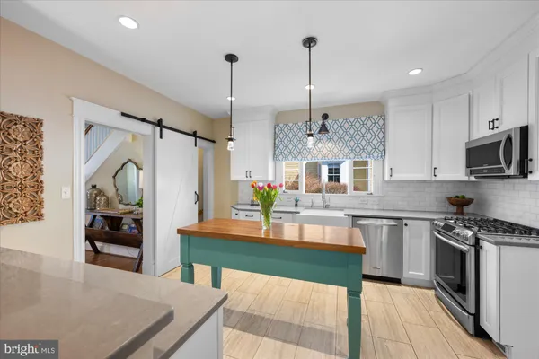 $2,099,000 | 6726 25th Street North, Arlington, VA 22213