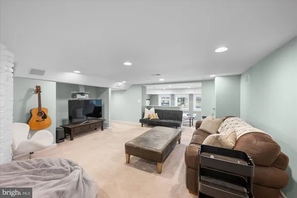 $2,099,000 | 6726 25th Street North, Arlington, VA 22213