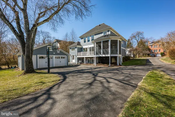 $2,099,000 | 6726 25th Street North, Arlington, VA 22213