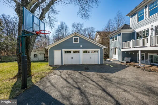 $2,099,000 | 6726 25th Street North, Arlington, VA 22213