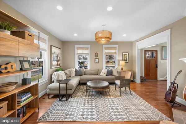 $2,099,000 | 6726 25th Street North, Arlington, VA 22213