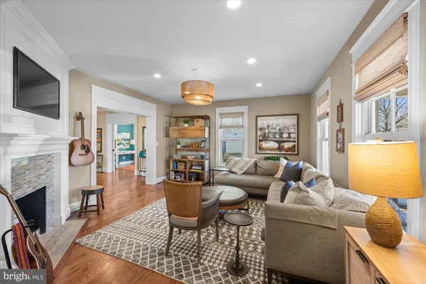 $2,099,000 | 6726 25th Street North, Arlington, VA 22213