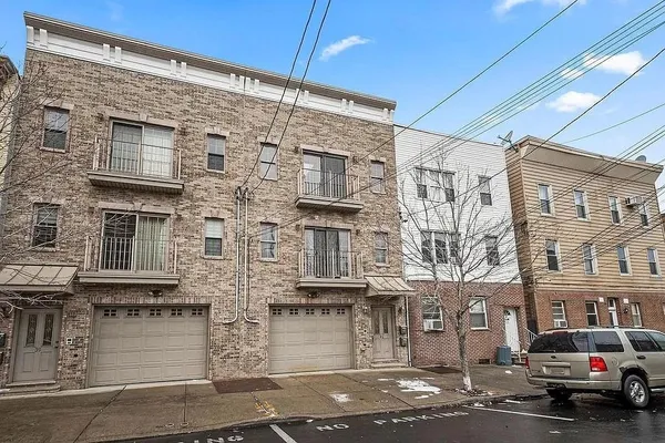 $3,300 | 41 Wright Avenue, Unit 2, Jersey City, NJ 07306