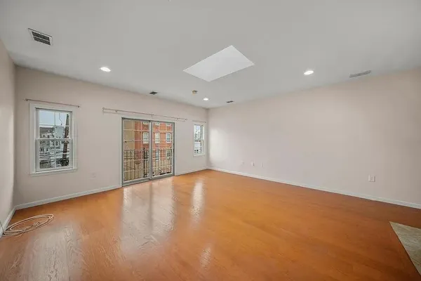$2,933 | 41 Wright Avenue, Unit 2, Jersey City, NJ 07306