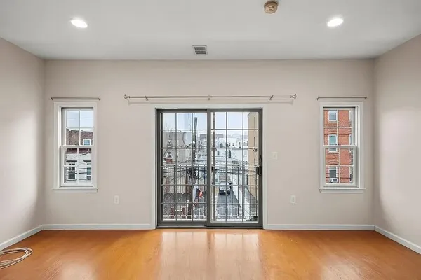 $2,933 | 41 Wright Avenue, Unit 2, Jersey City, NJ 07306