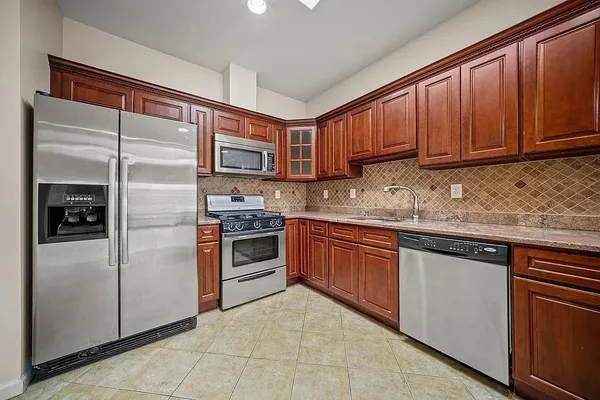 $2,933 | 41 Wright Avenue, Unit 2, Jersey City, NJ 07306